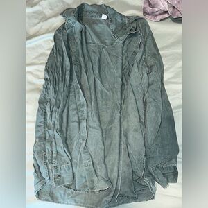 Old navy button down shirt size XL